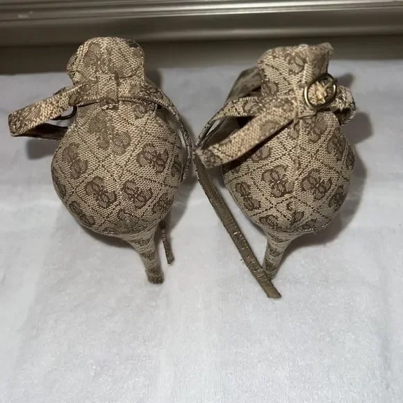 𝅺Guess Heels - Picture 4 of 5